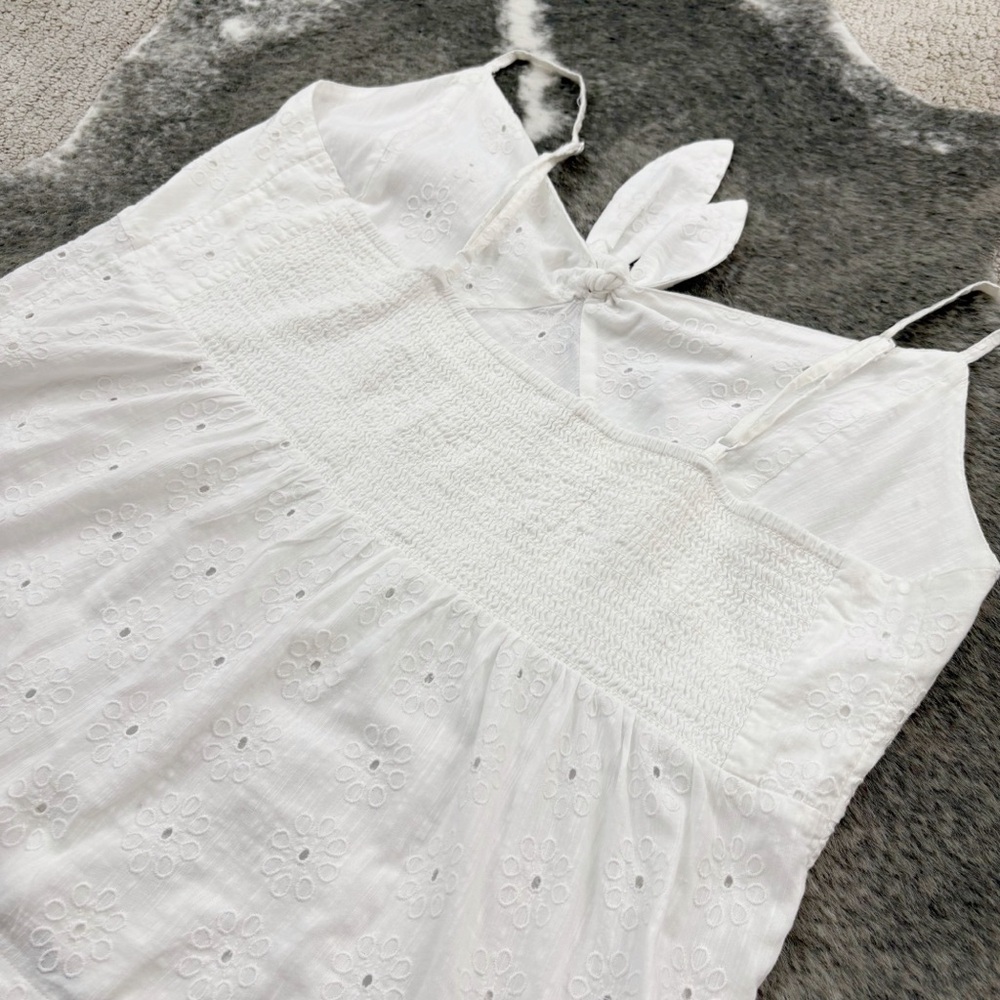 Old Navy Eyelet Tie Front Top - Picture 7 of 11